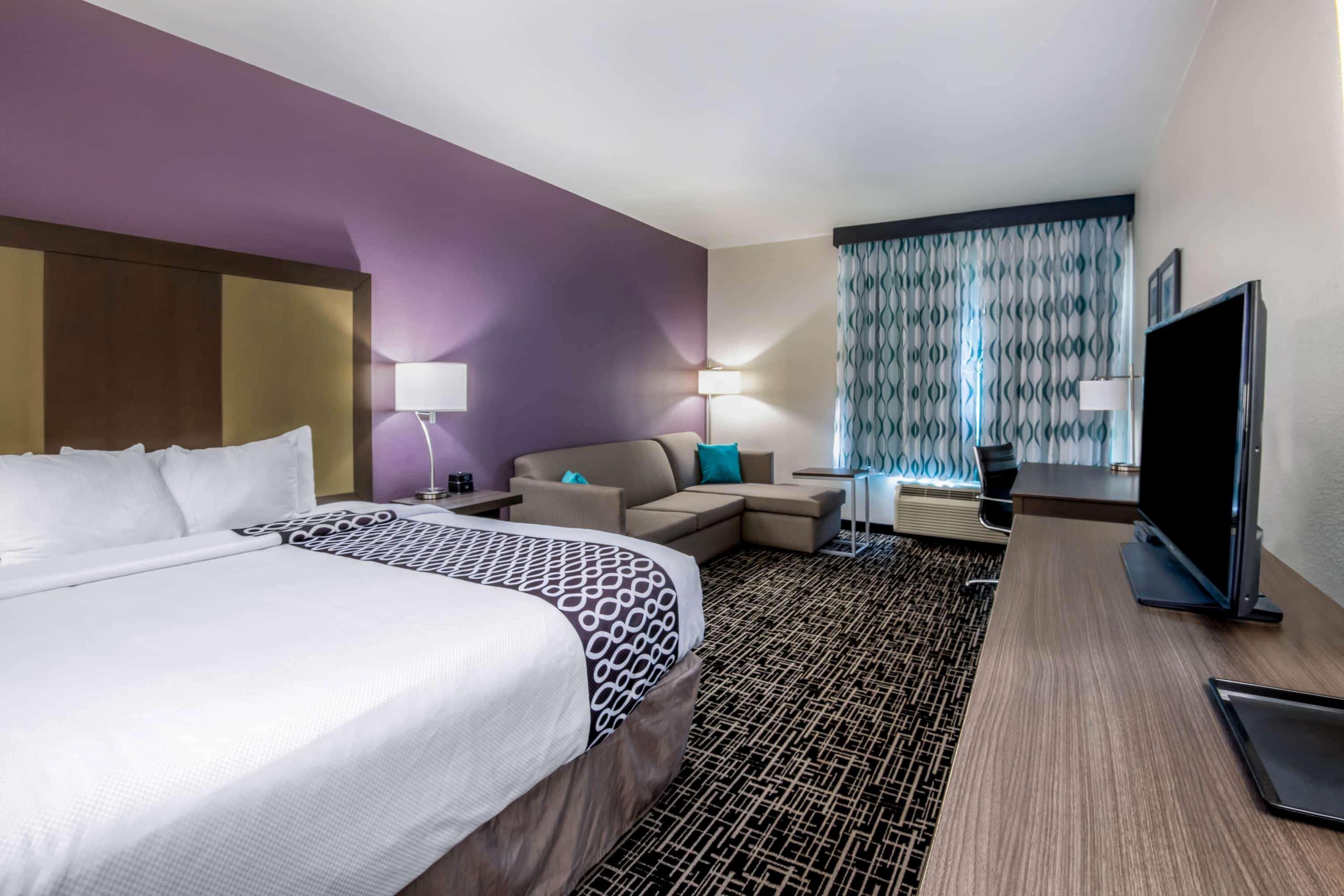 La Quinta By Wyndham Pampa Hotel Exterior photo
