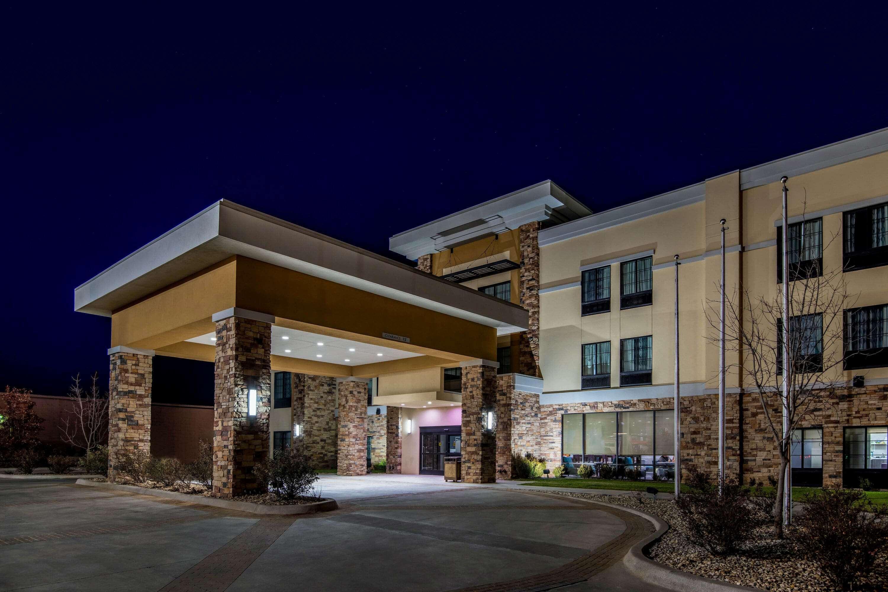 La Quinta By Wyndham Pampa Hotel Exterior photo