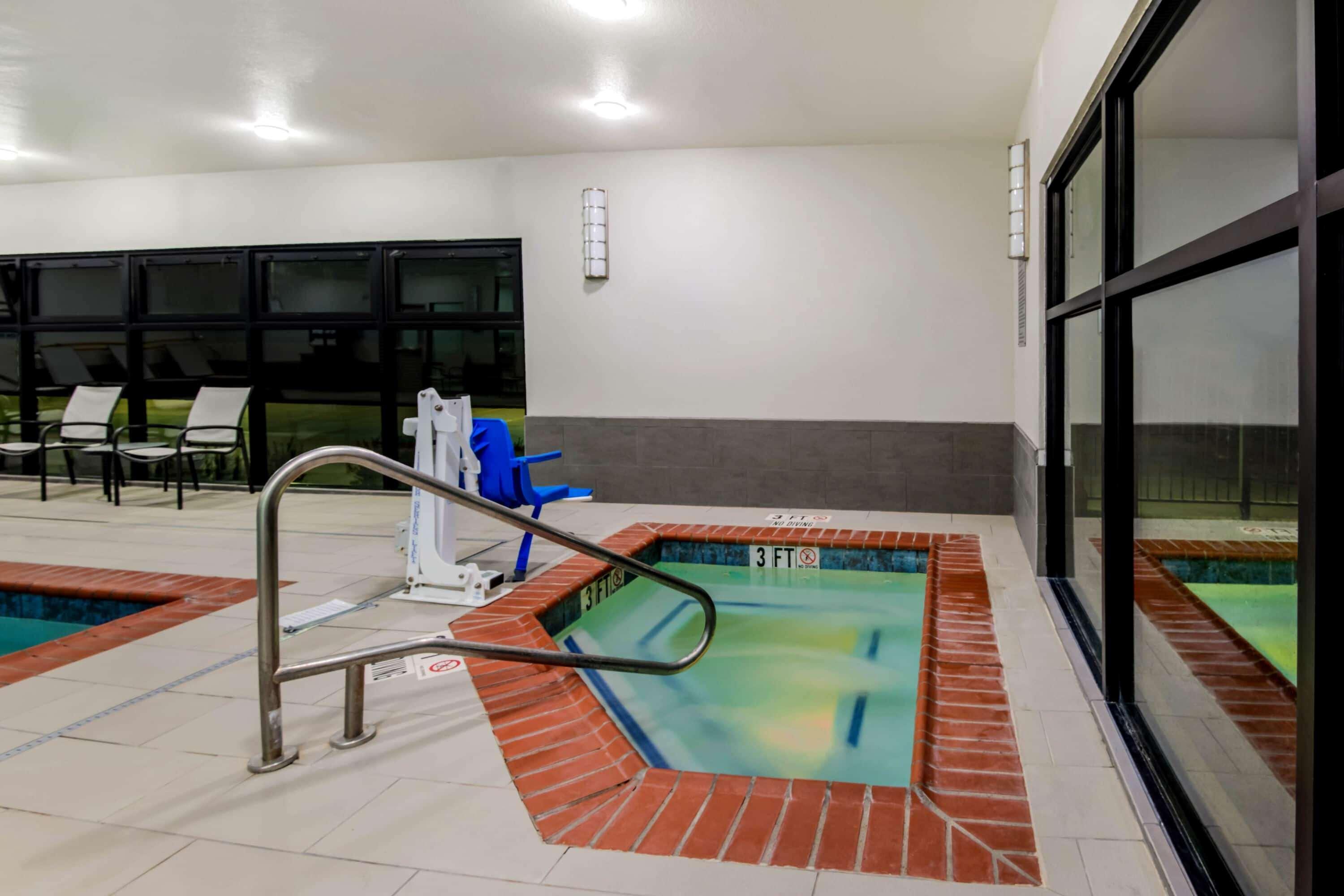 La Quinta By Wyndham Pampa Hotel Exterior photo