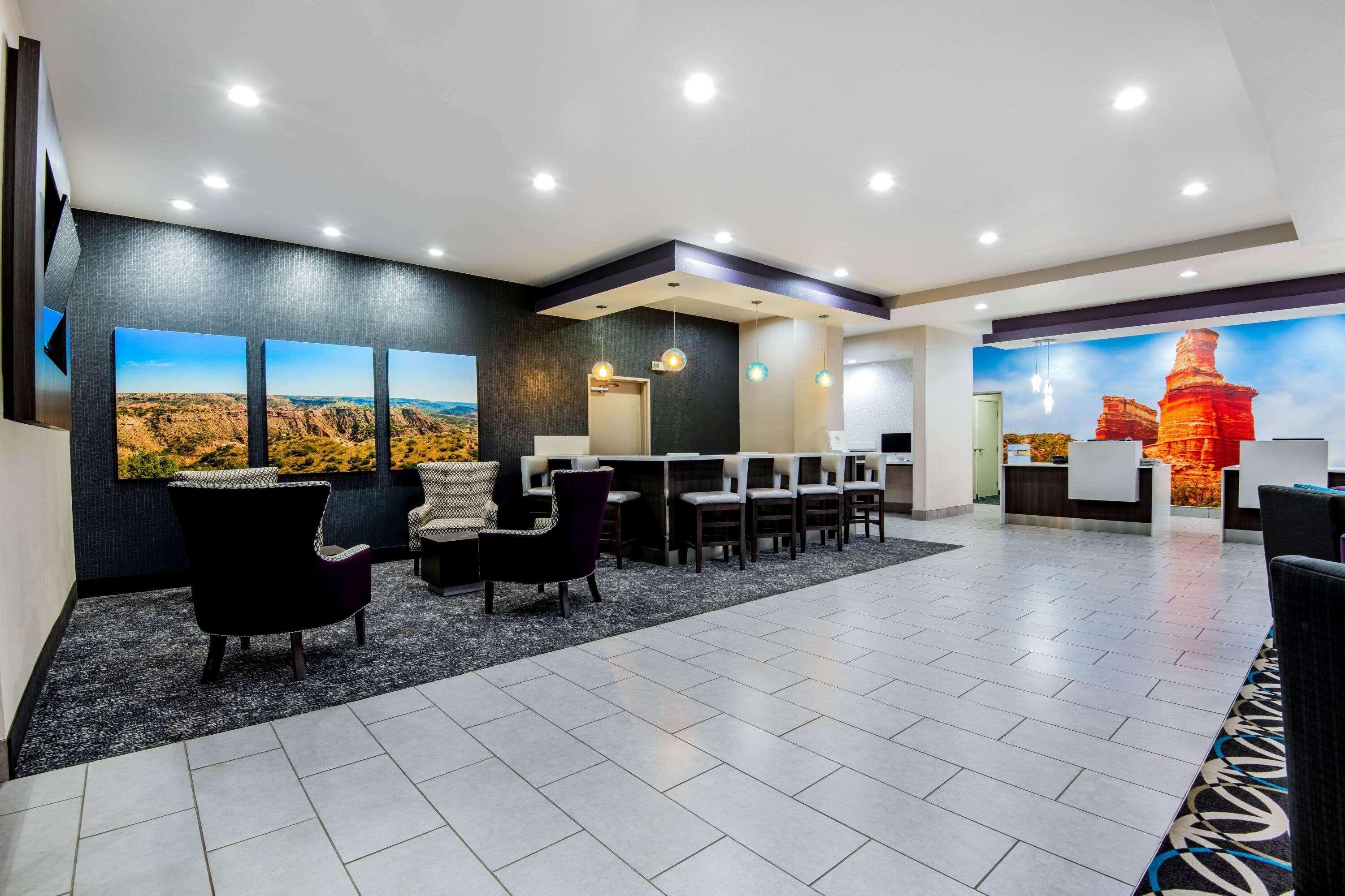 La Quinta By Wyndham Pampa Hotel Exterior photo